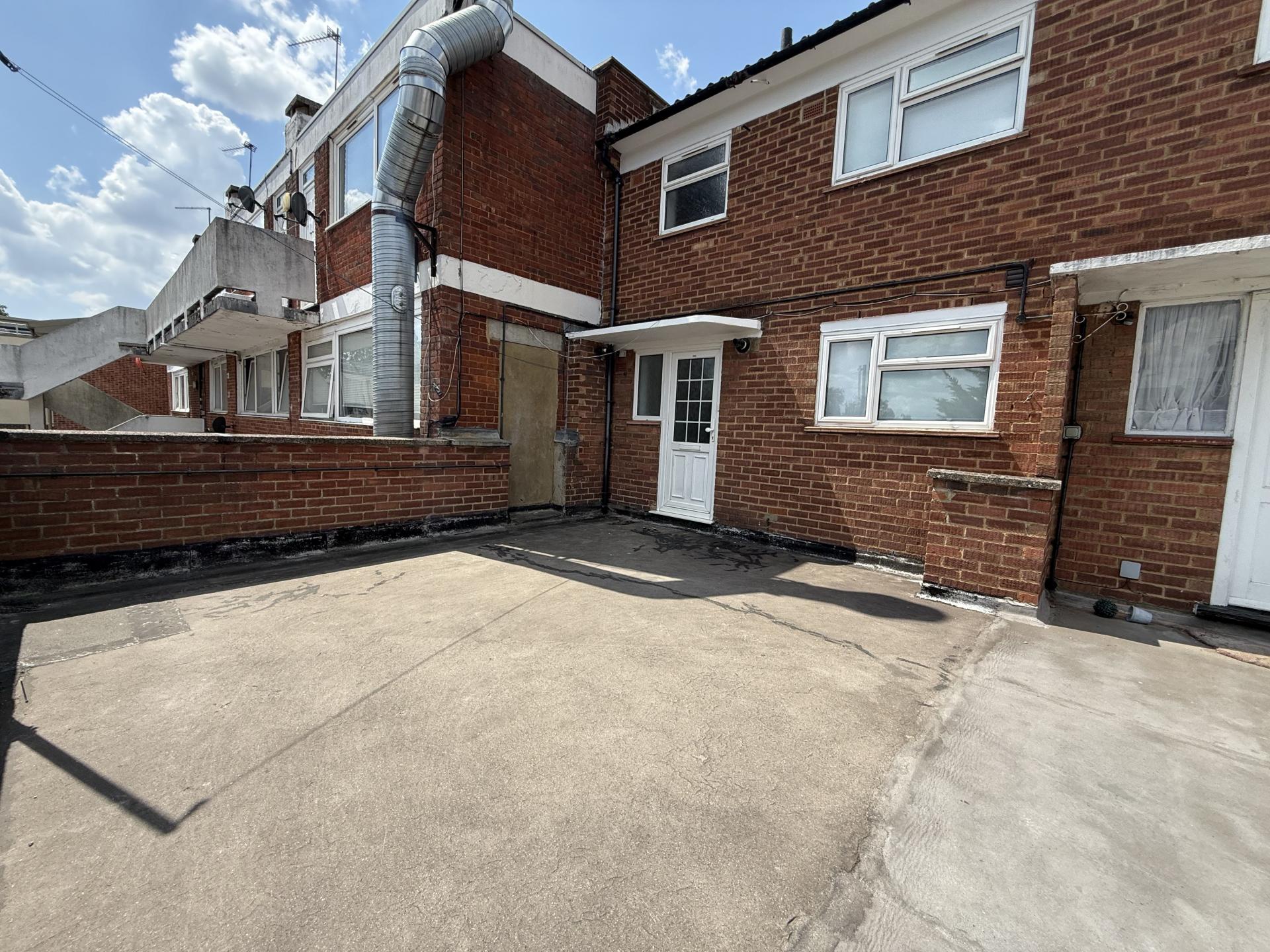 Flat High Street in Hertsmere