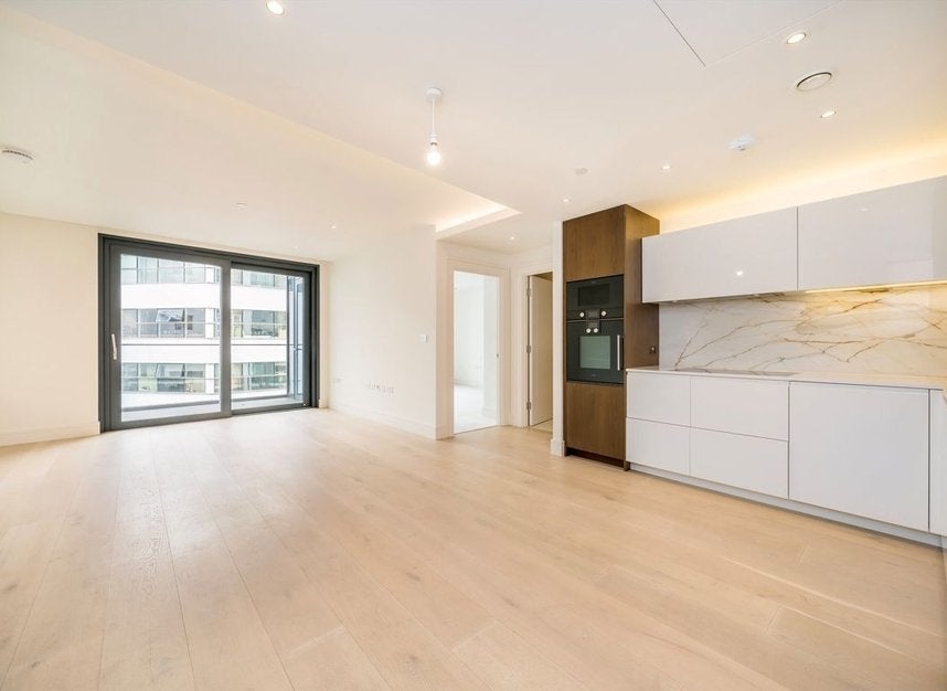 Flat Harbour Avenue in Greater London
