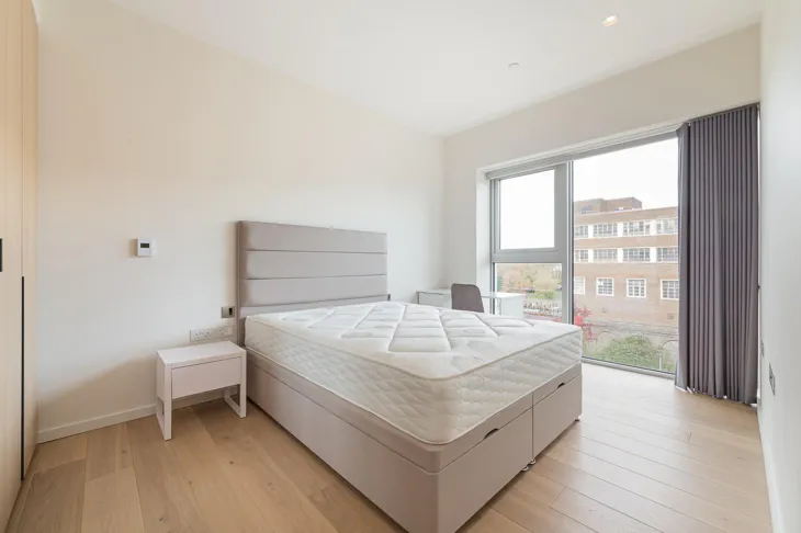 Flat Seagrave Road in Greater London