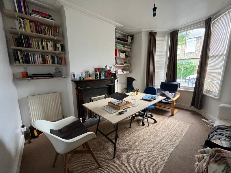 Room Robert Lowe Close in Greater London