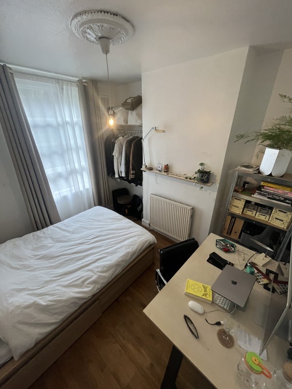 Room Robert Lowe Close in Greater London