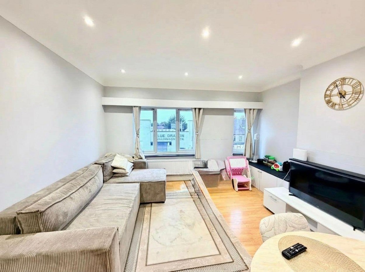 Flat Uxbridge Road in Greater London