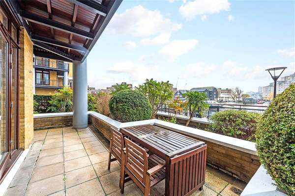 Flat Star Place in Greater London