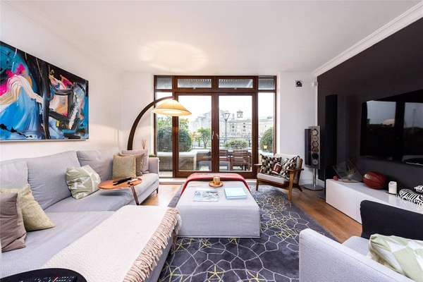 Flat Star Place in Greater London