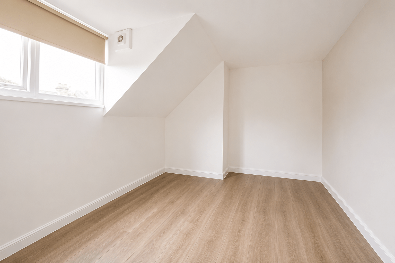 Flat Blackwater Street in Greater London