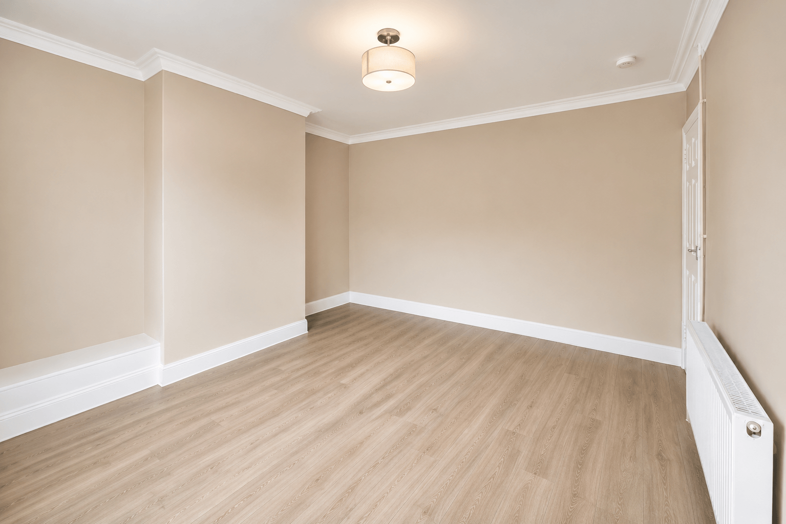 Flat Blackwater Street in Greater London