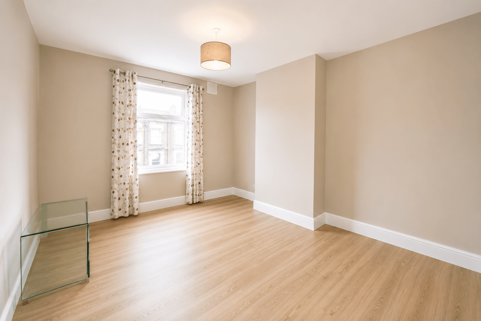 Flat Blackwater Street in Greater London