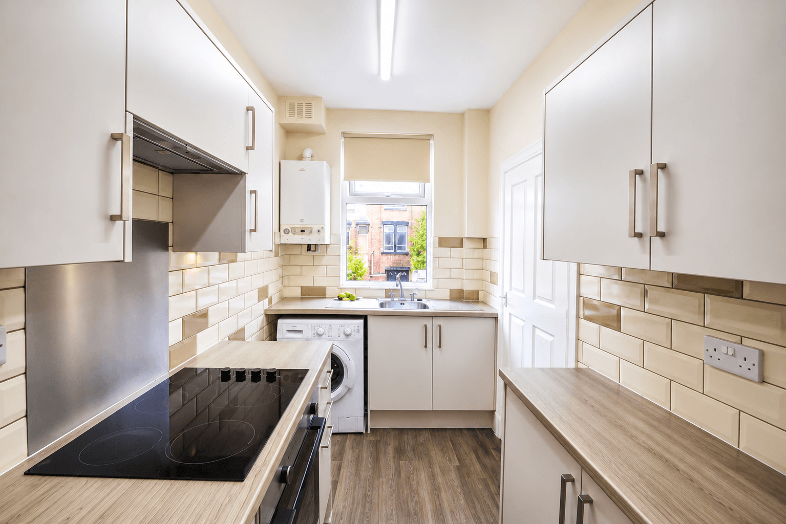Flat Blackwater Street in Greater London