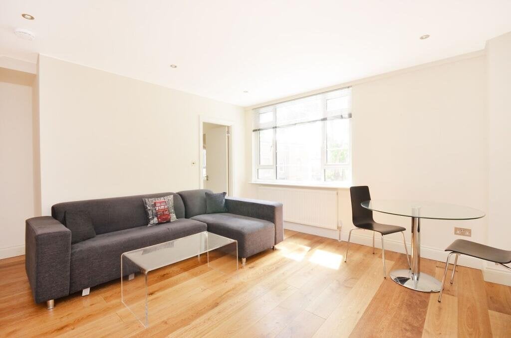 Flat Sloane Avenue in Greater London