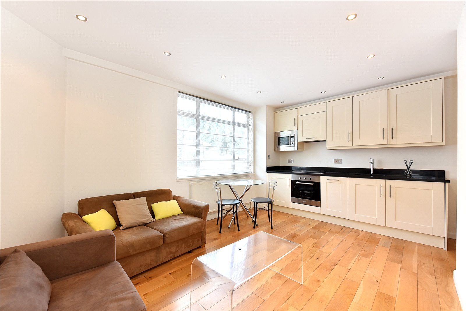 Flat Sloane Avenue in Greater London
