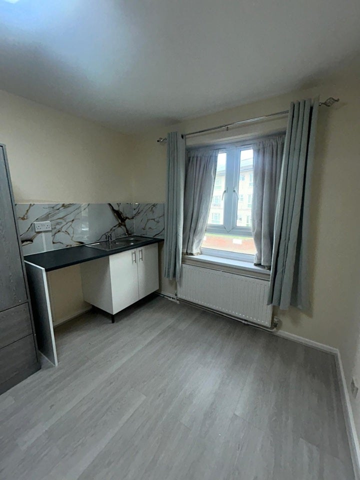 Room Whiteoaks Lane in Greater London