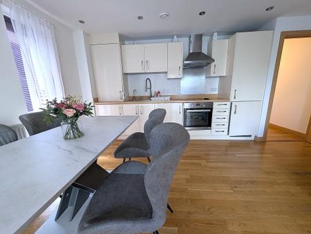 Flat Zodiac Close in Greater London