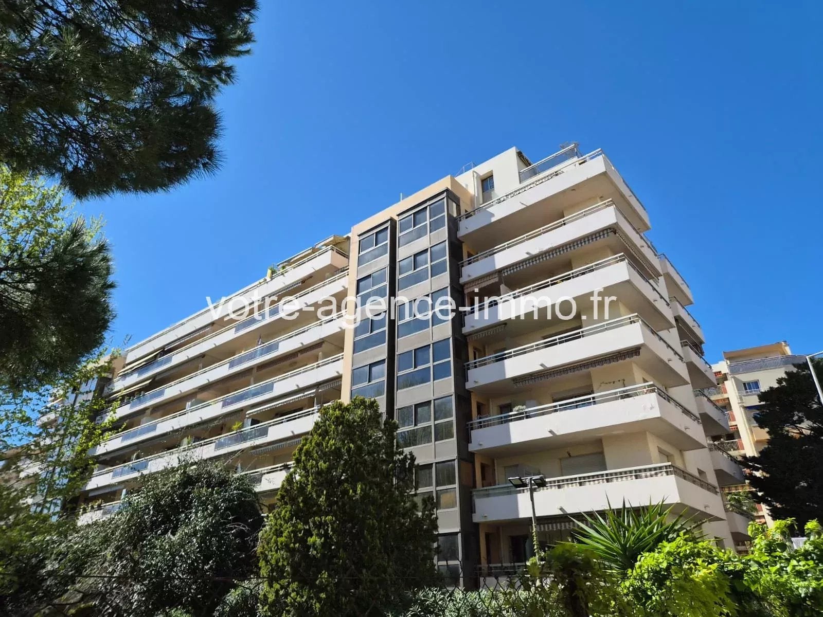 Flat Rue Jean Canavese in Nice