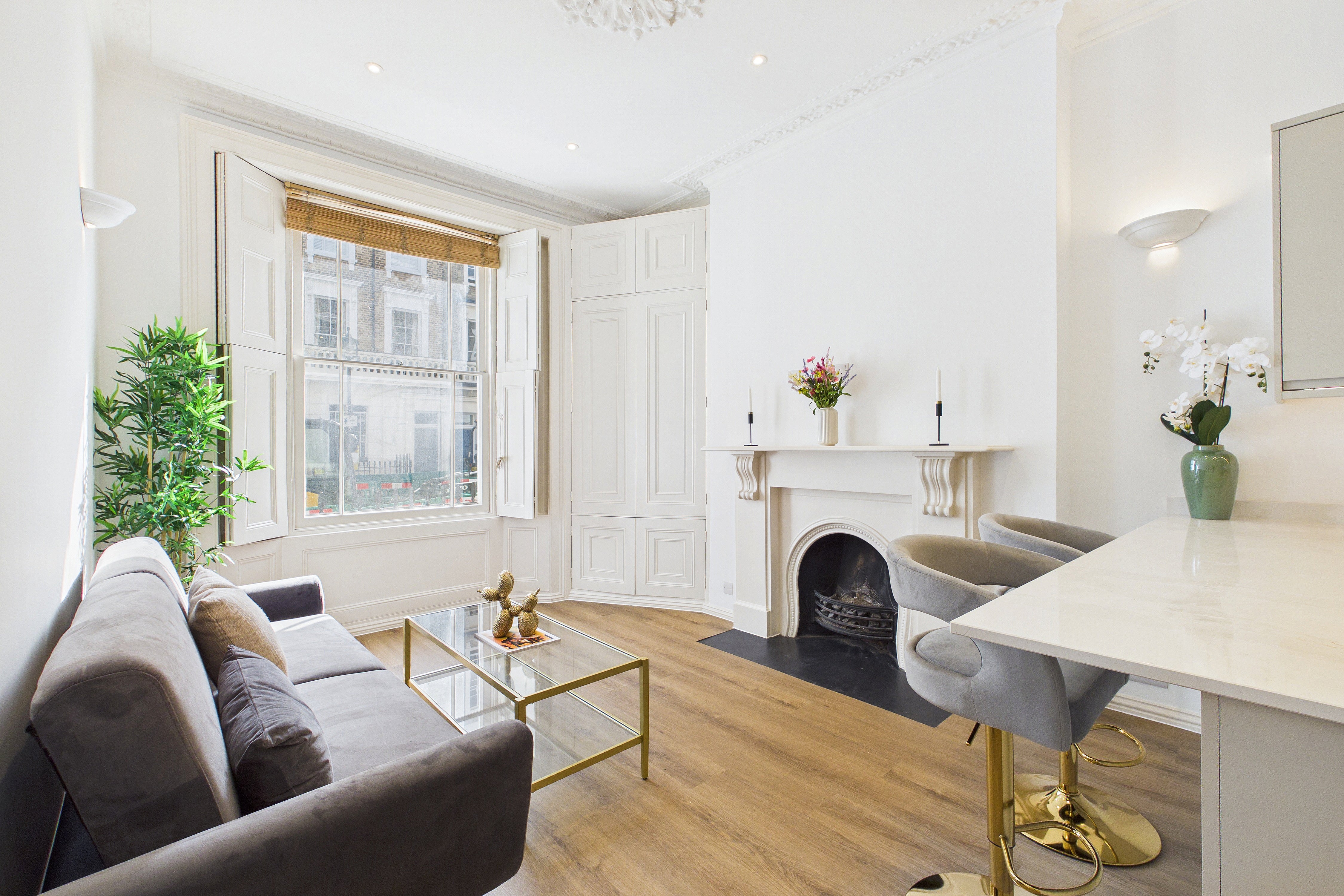Flat Cumberland Street in City of Westminster