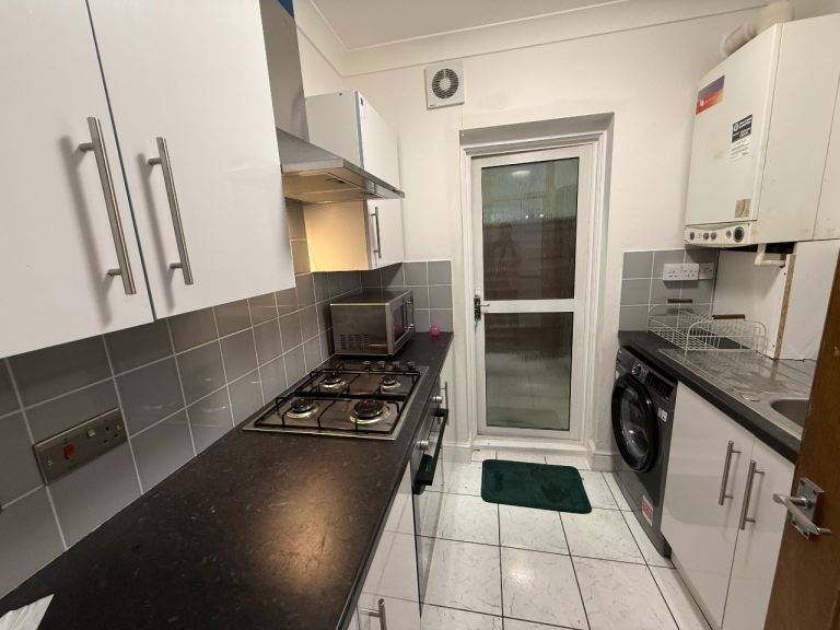 Flat Simonds Road in Greater London