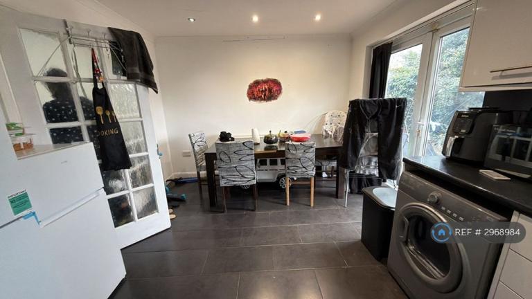 House Blacklands Drive in Greater London
