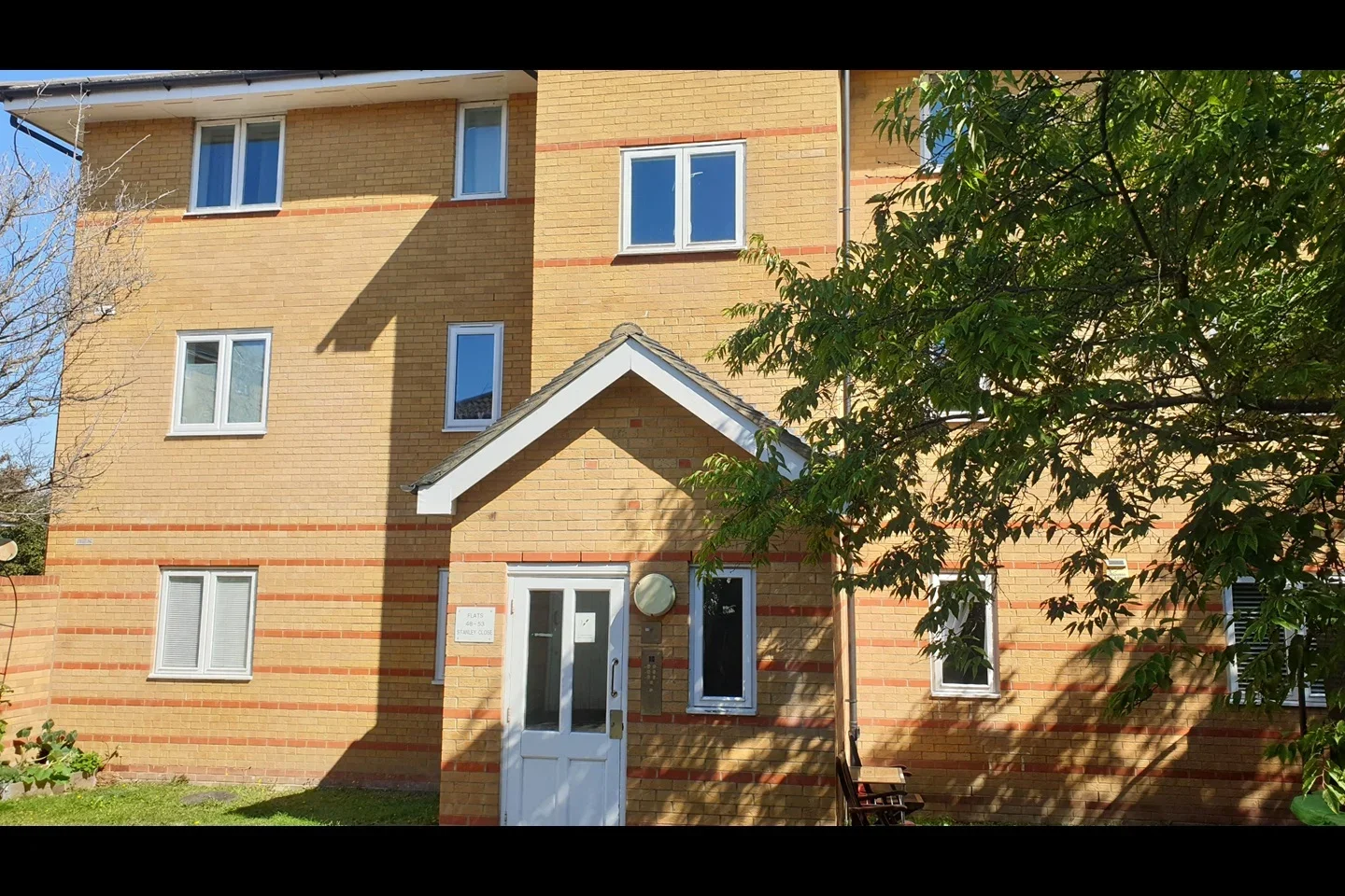 Flat Stanley Close in Greater London