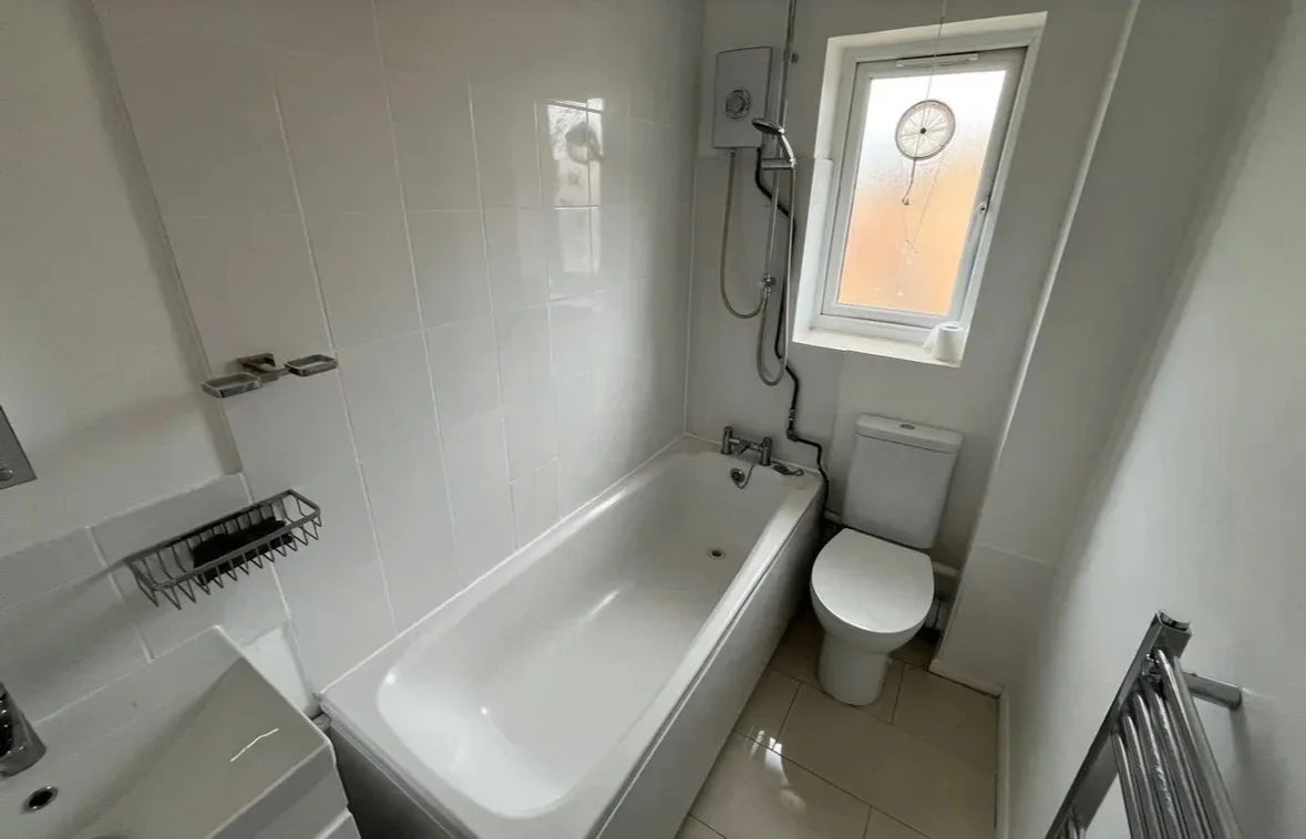 Flat Streamside Close in Greater London