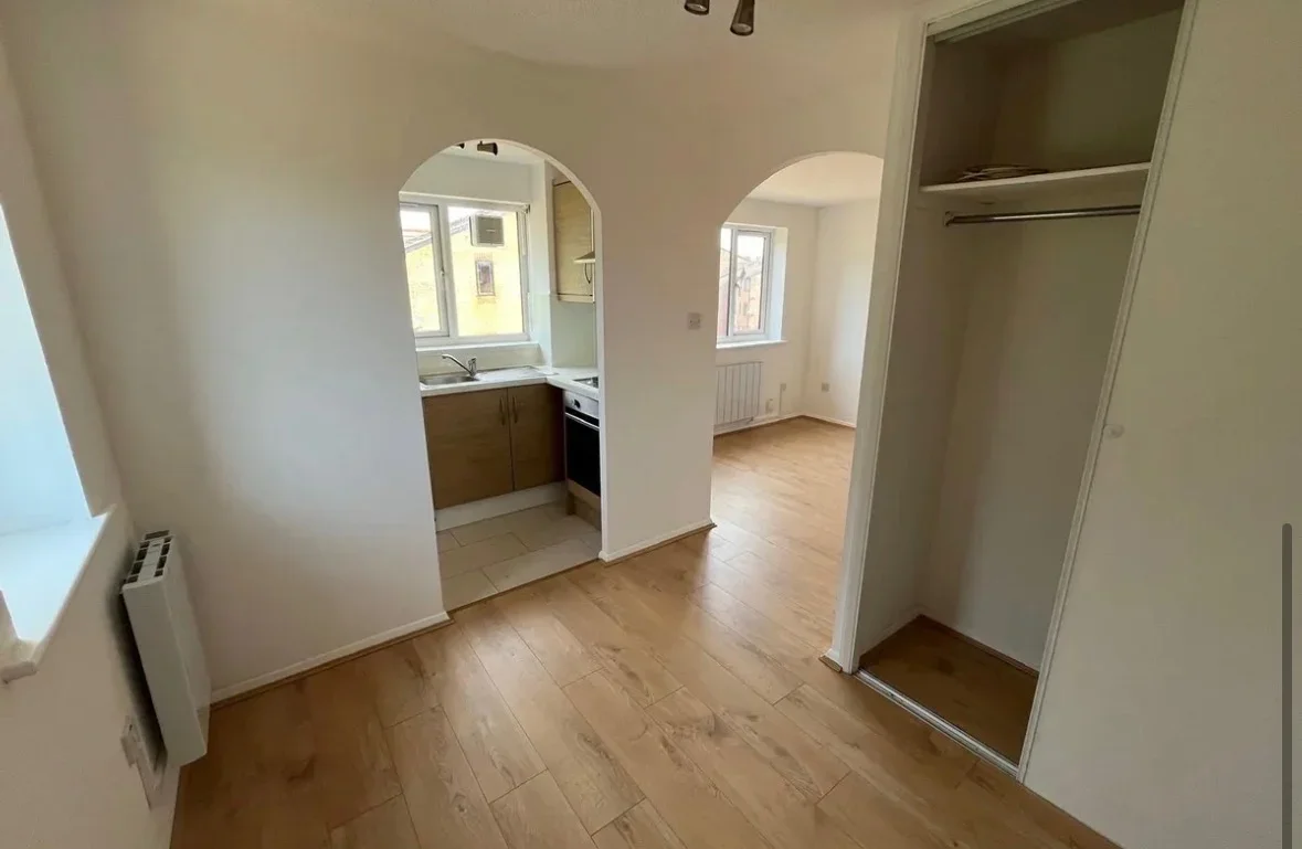Flat Streamside Close in Greater London