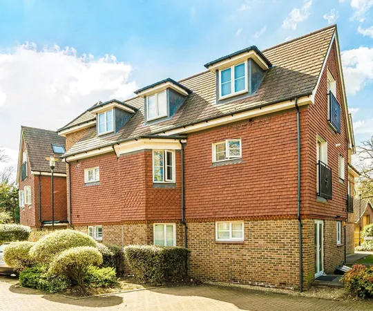 House Weybridge Road in Elmbridge