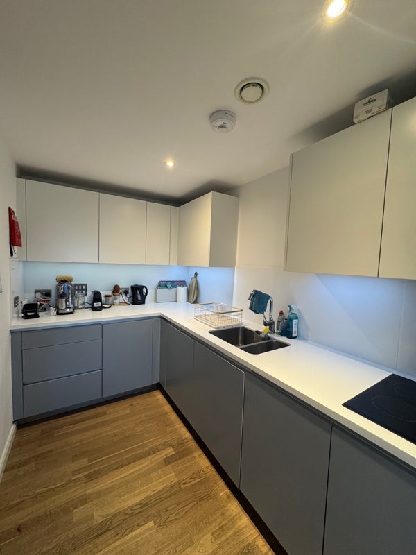 Room Wharf Road in Greater London