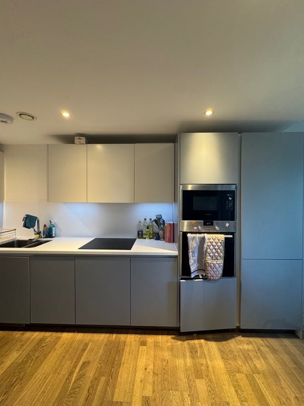 Room Wharf Road in Greater London
