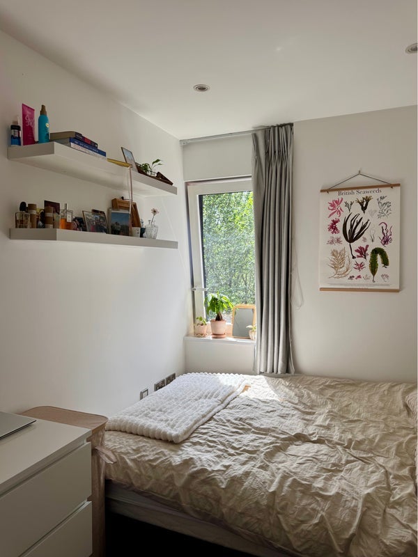 Room Wharf Road in Greater London