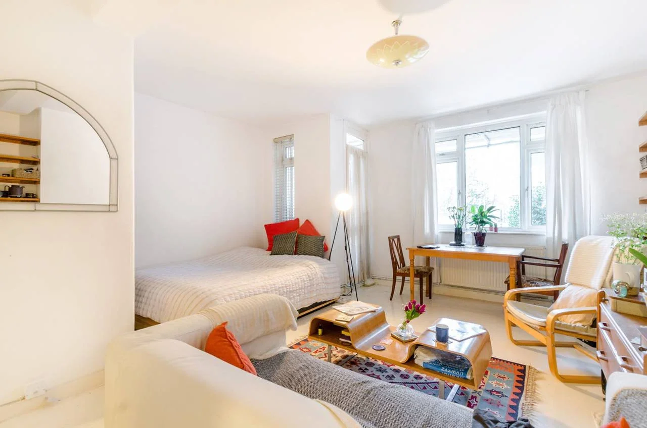 Flat Sewardstone Road in Greater London