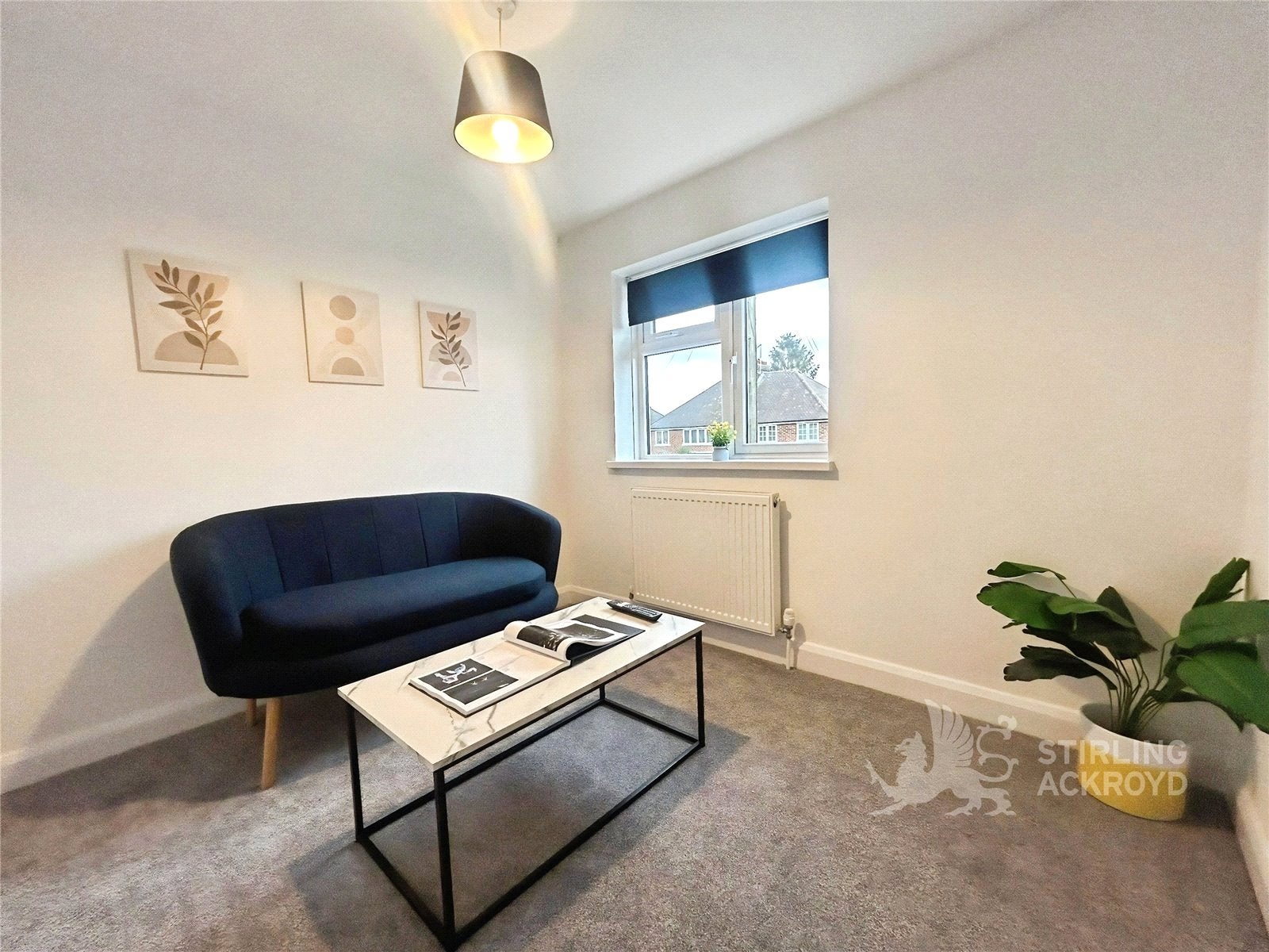 Room Rydes Avenue in Guildford