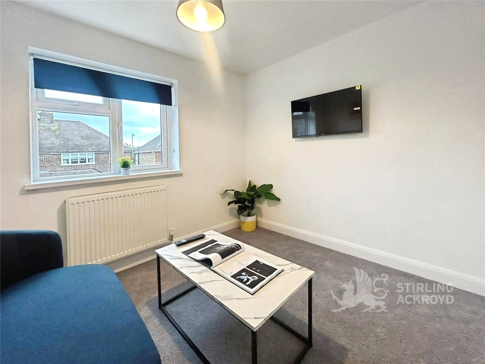 Room Rydes Avenue in Guildford