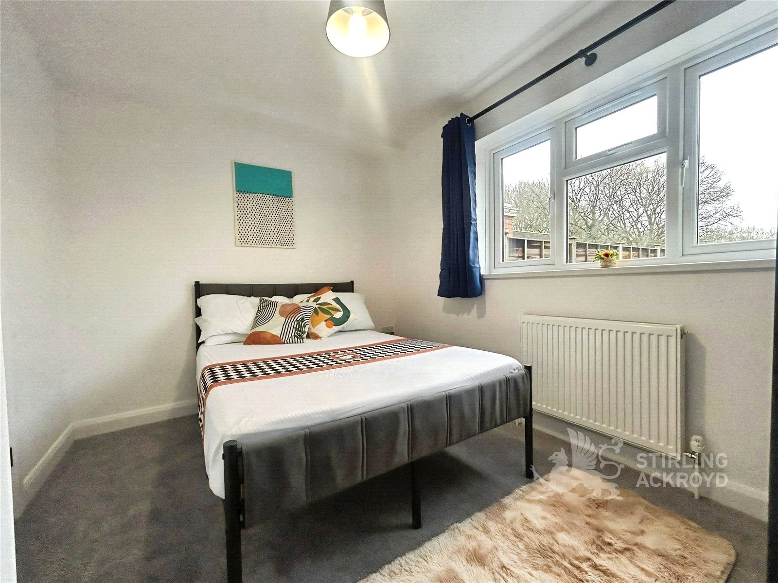Room Rydes Avenue in Guildford