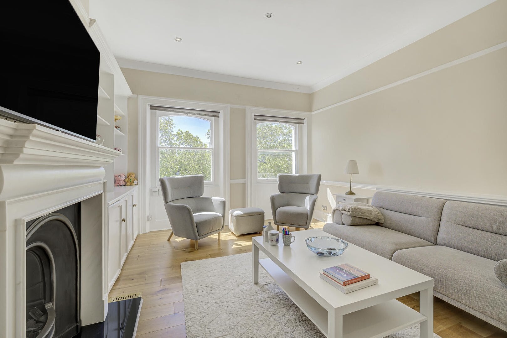 Flat Beaufort Gardens in Greater London