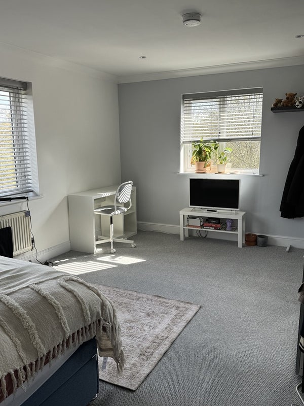 Flat Kirkwood Grove in Milton Keynes