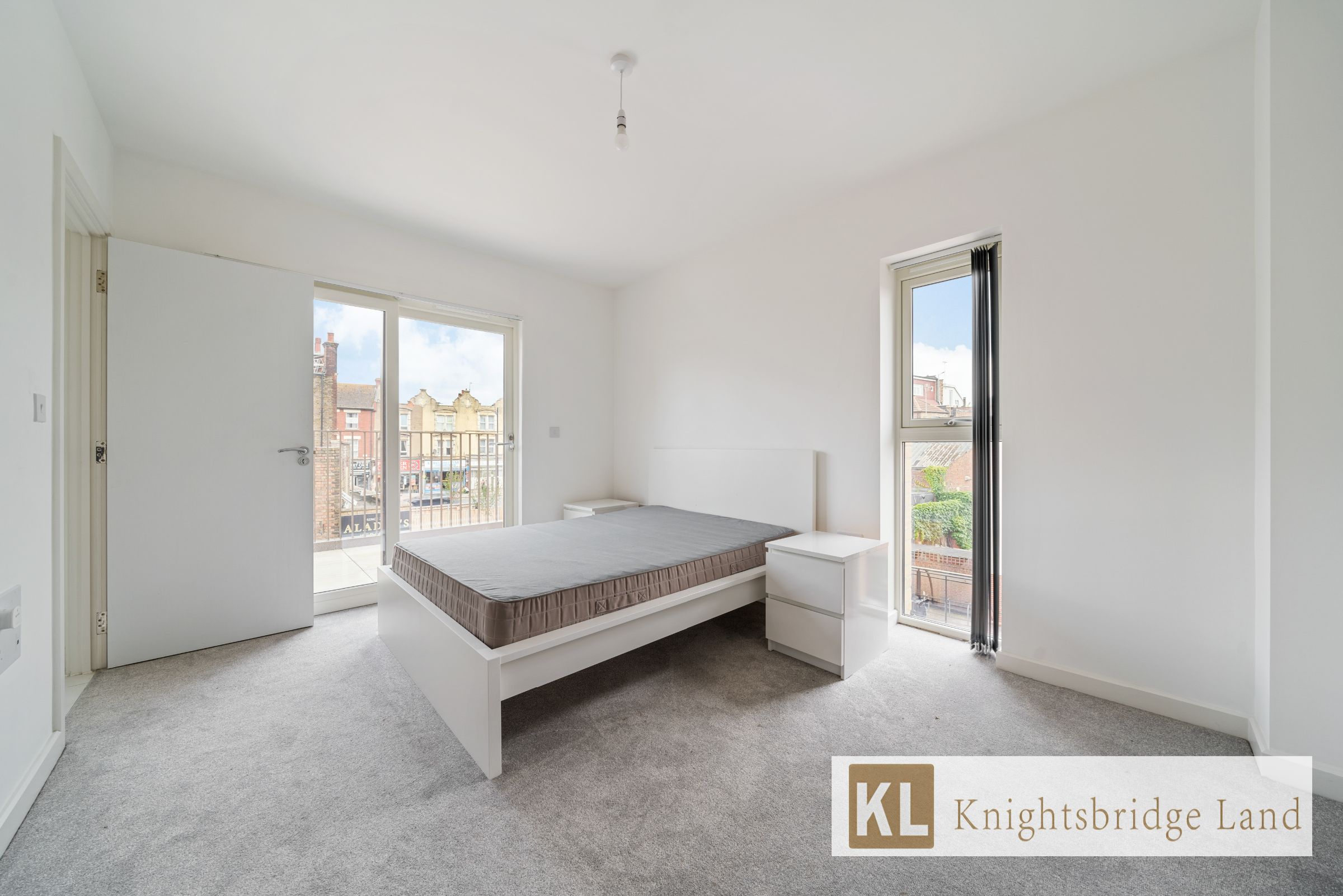 Flat West Hendon Broadway in Greater London