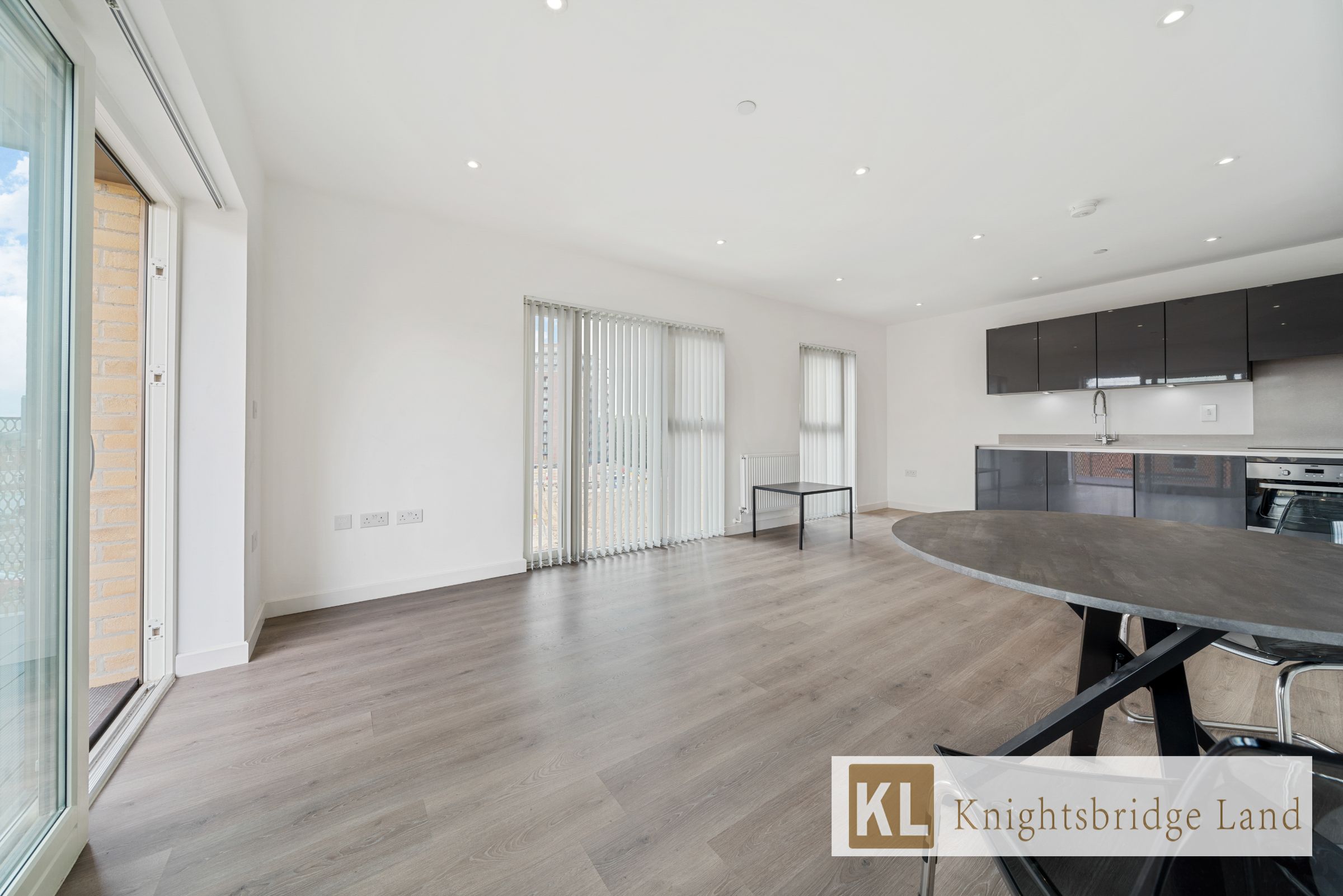 Flat West Hendon Broadway in Greater London