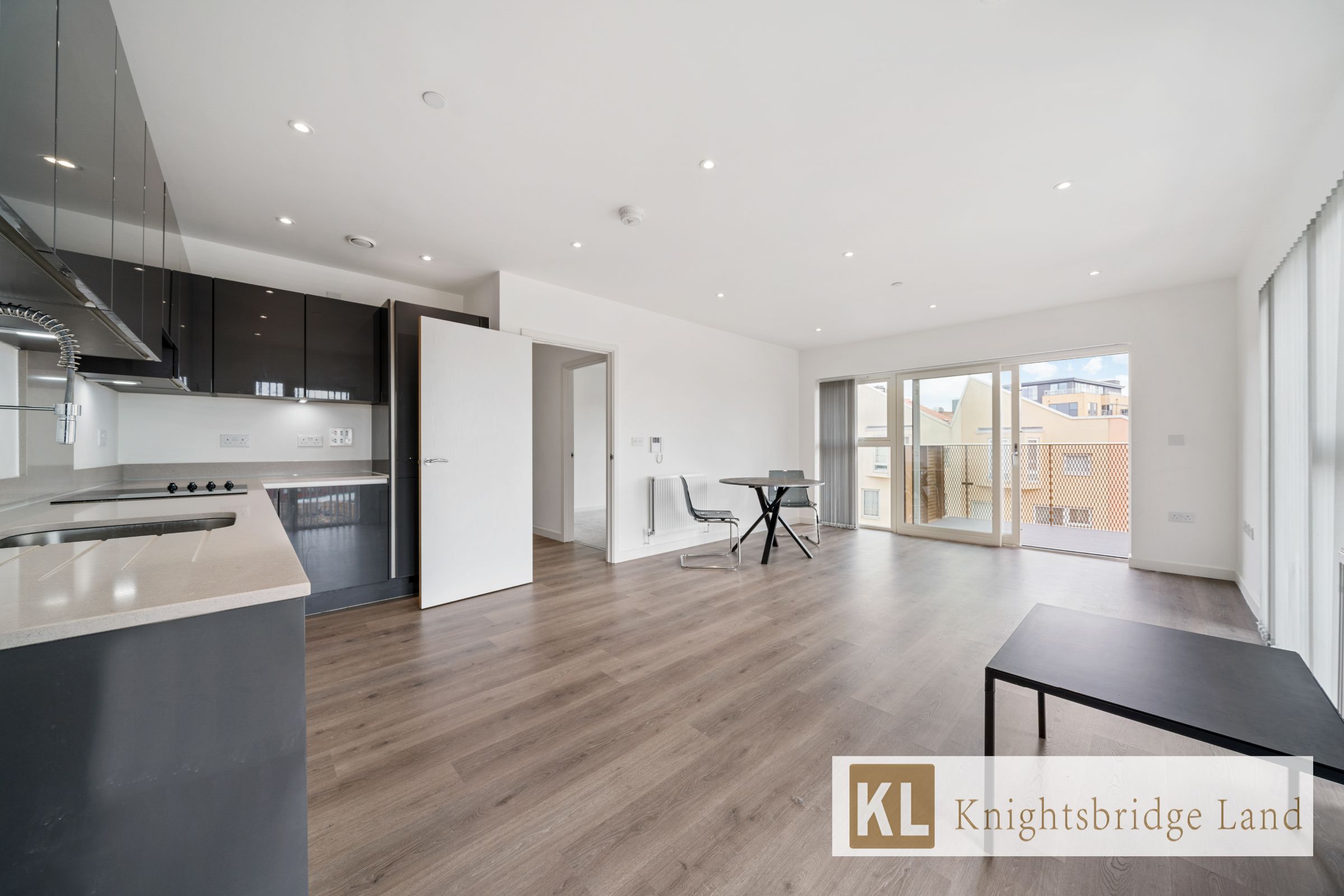 Flat West Hendon Broadway in Greater London