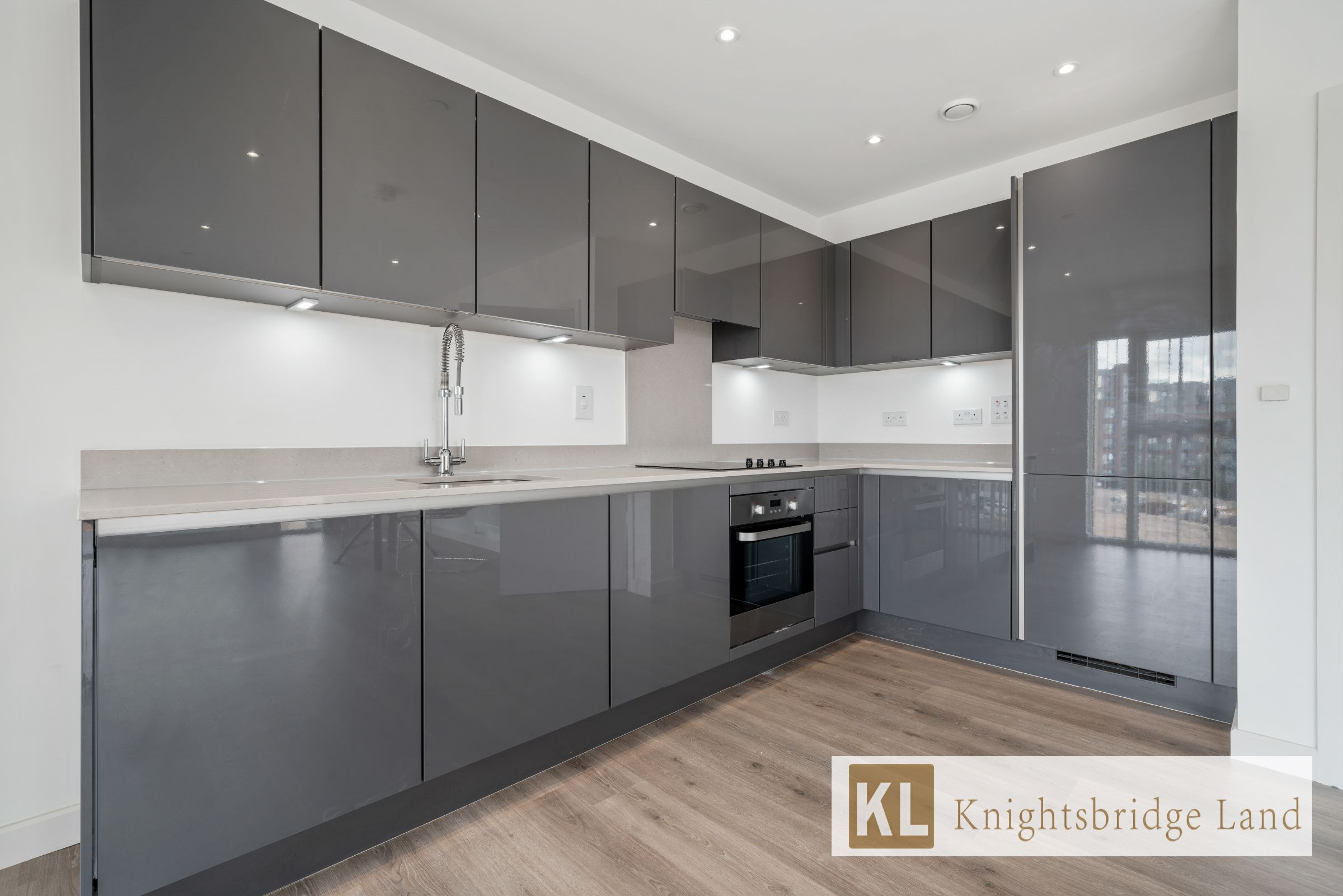 Flat West Hendon Broadway in Greater London