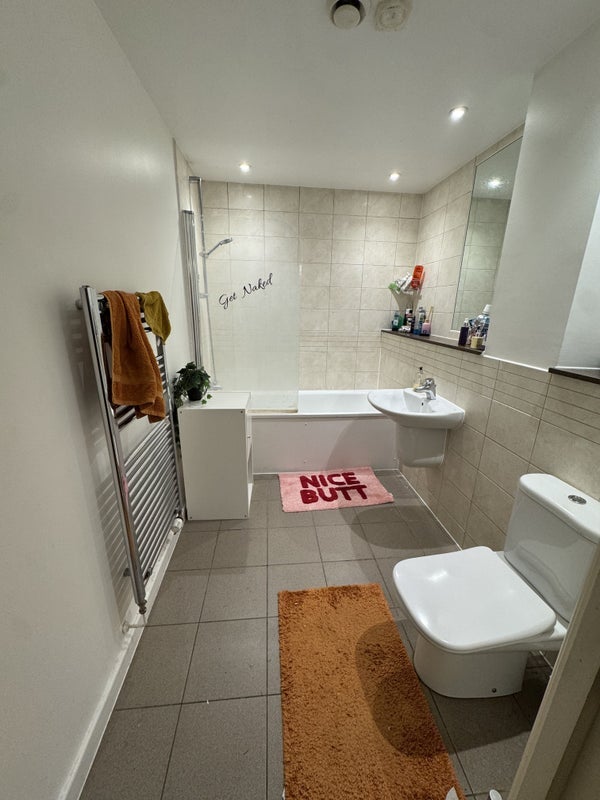 Room Merchant Street in Greater London