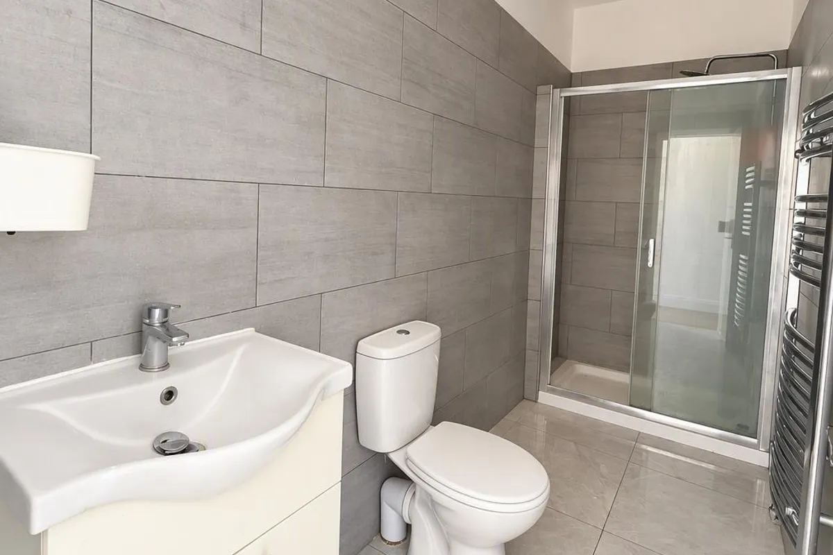 Flat Caxton Road in Greater London