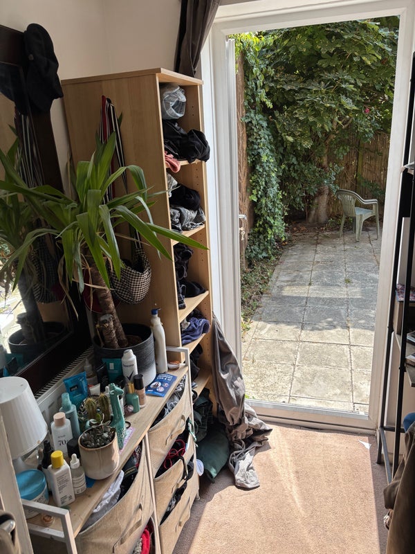 Room Underwood Road in Greater London