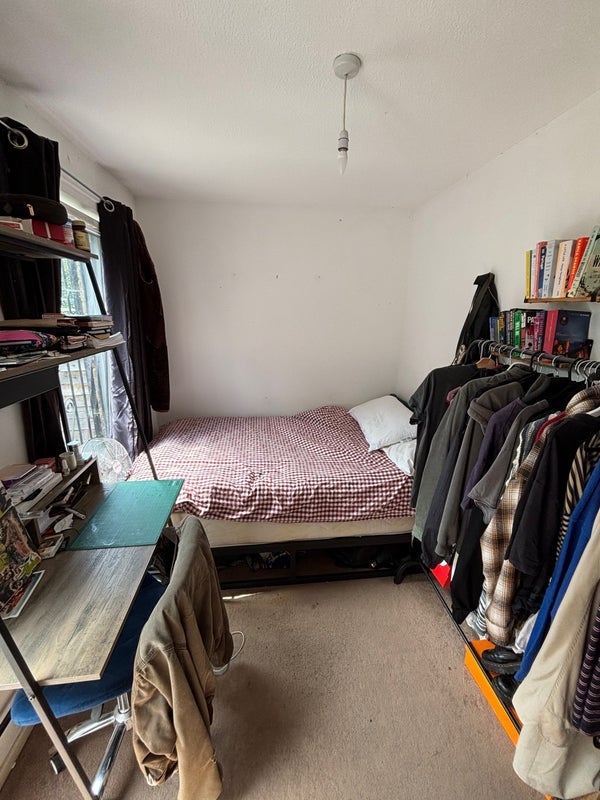 Room Underwood Road in Greater London