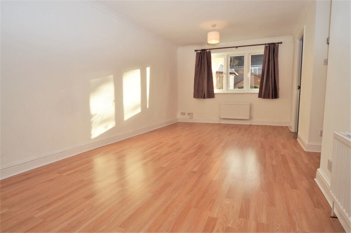 Flat Woodstock Road North in St Albans
