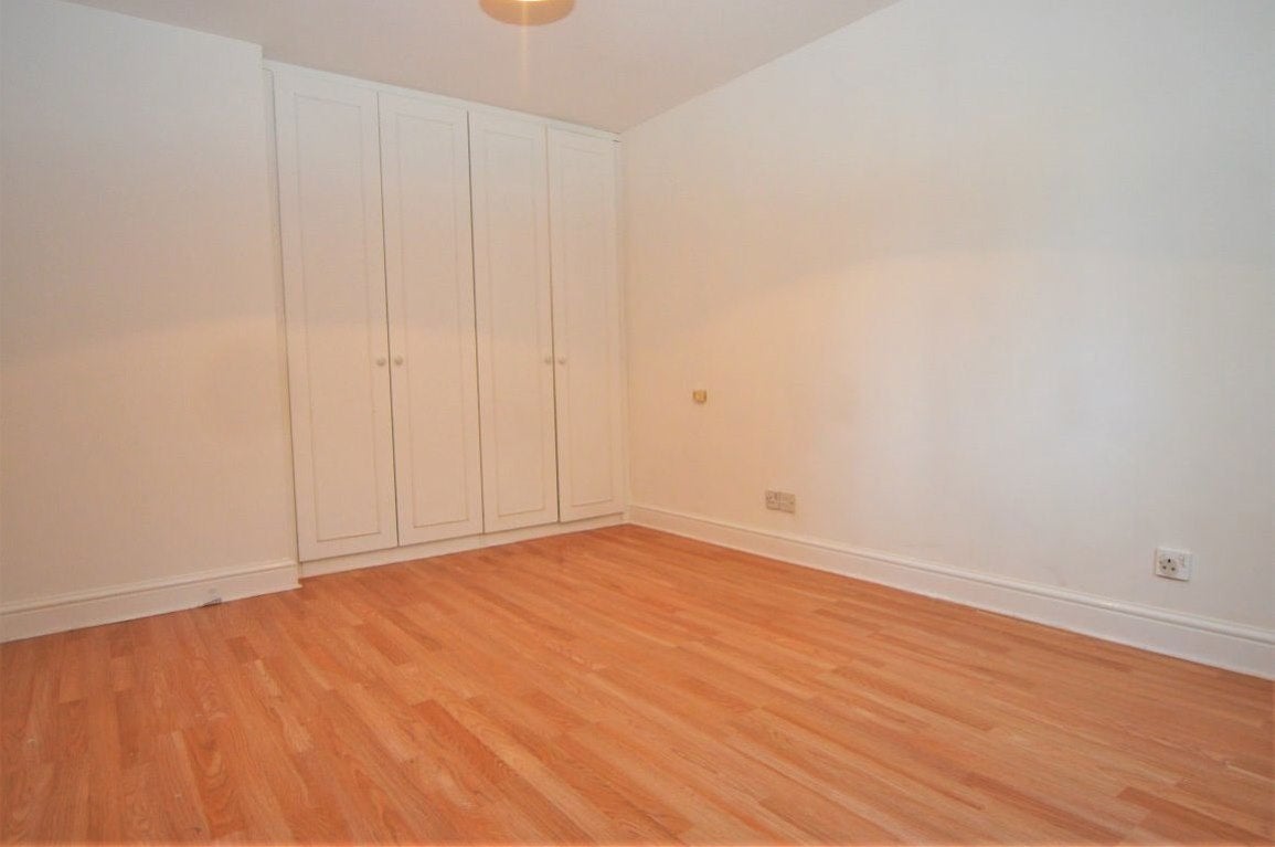 Flat Woodstock Road North in St Albans