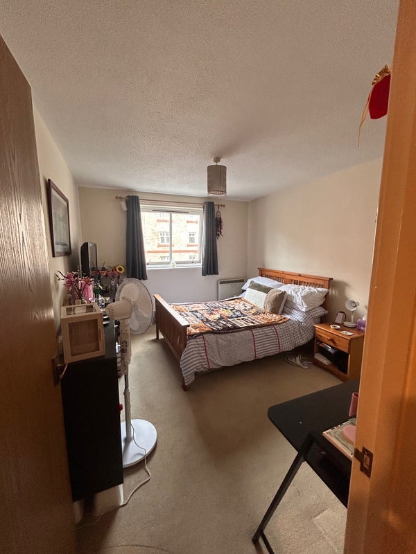 Room Slateford Road in City of Edinburgh