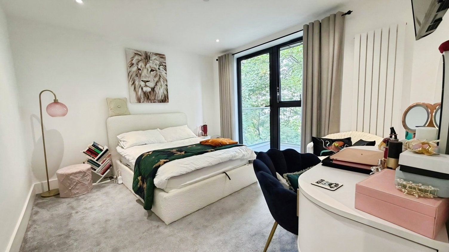 Flat Bourne Way in London