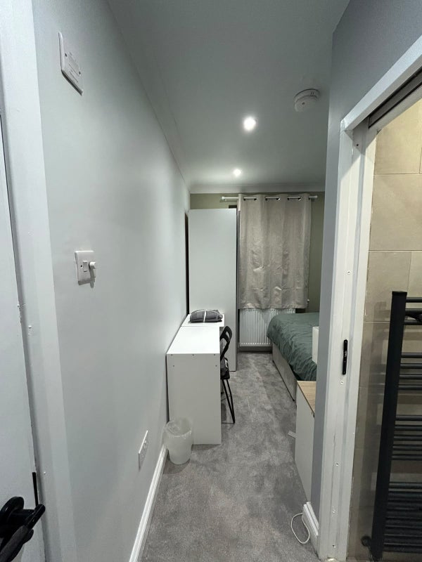 Room Varley Road in Greater London