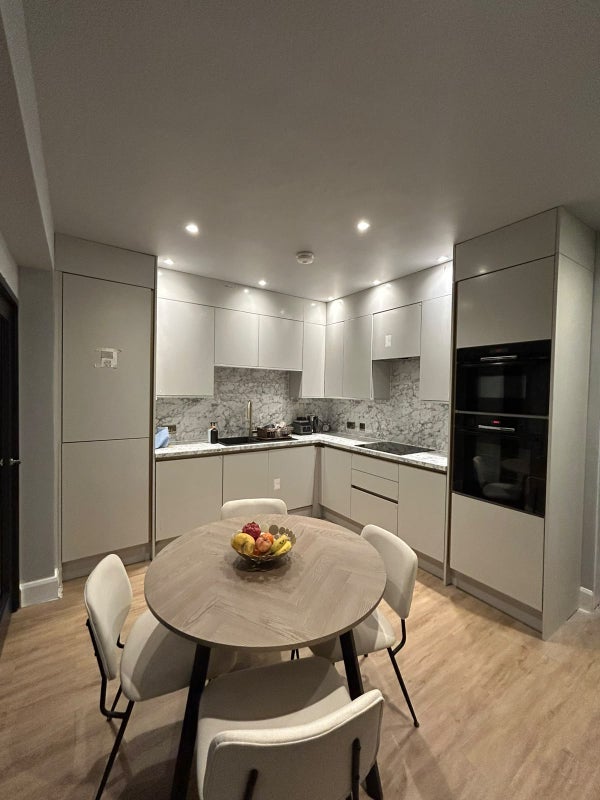 Room Varley Road in Greater London