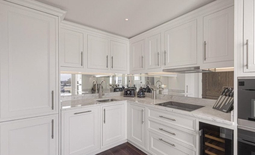 Flat Prince of Wales Terrace in Greater London