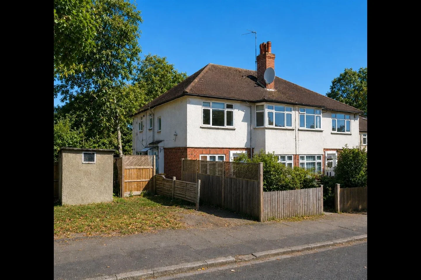 Flat Grosvenor Road in Greater London