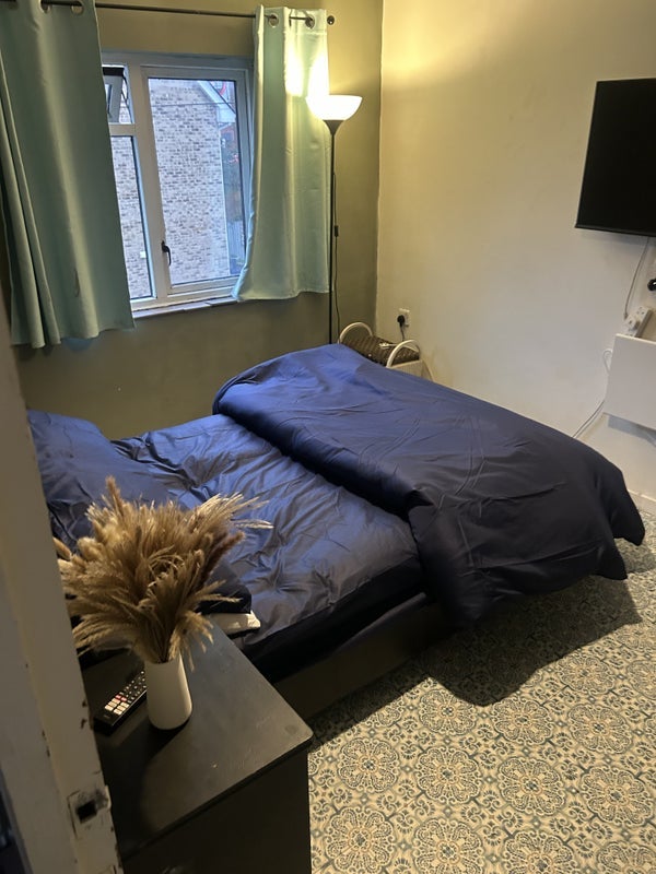 Room St James Lane in West Suffolk